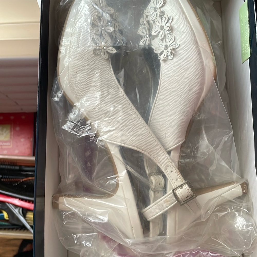 White heels with floral details